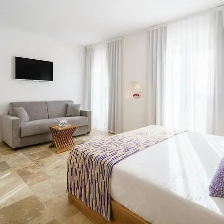 Sant Efis Hotell 4*