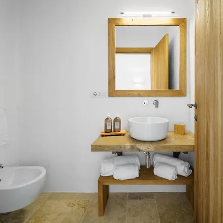 Sant Efis מלון 4*