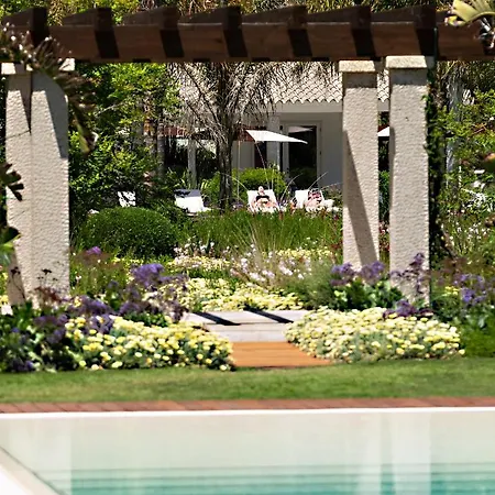 Sant Efis מלון 4*